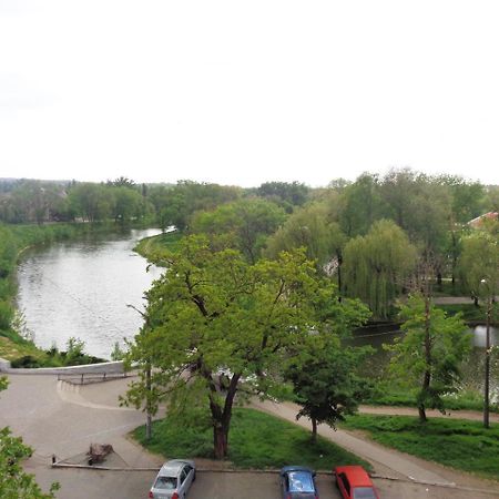 Староярмаркова С Видом На Парк И Реку ครือวอยร็อก ภายนอก รูปภาพ
