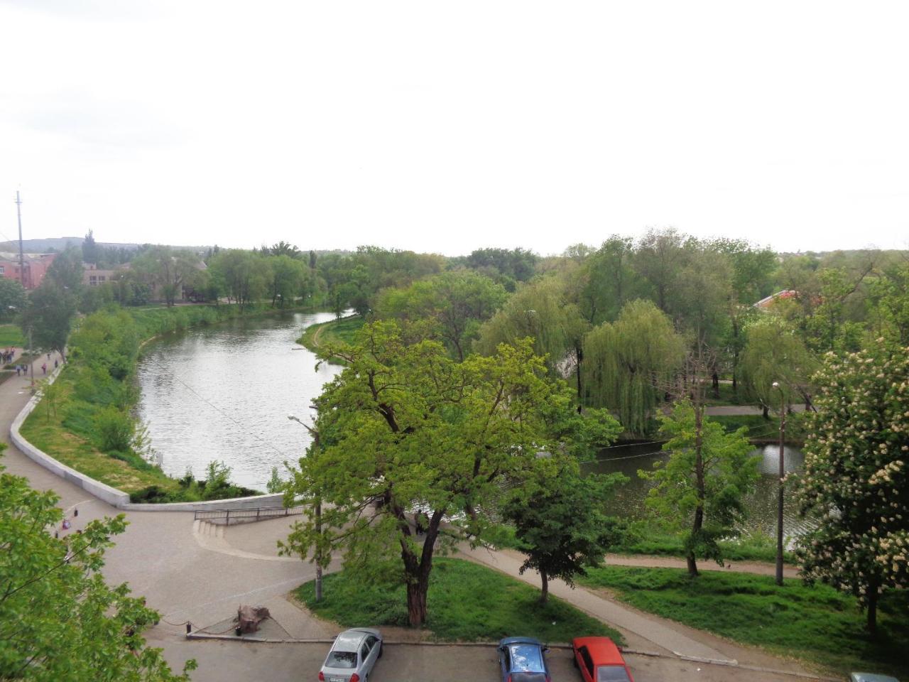 Староярмаркова С Видом На Парк И Реку ครือวอยร็อก ภายนอก รูปภาพ